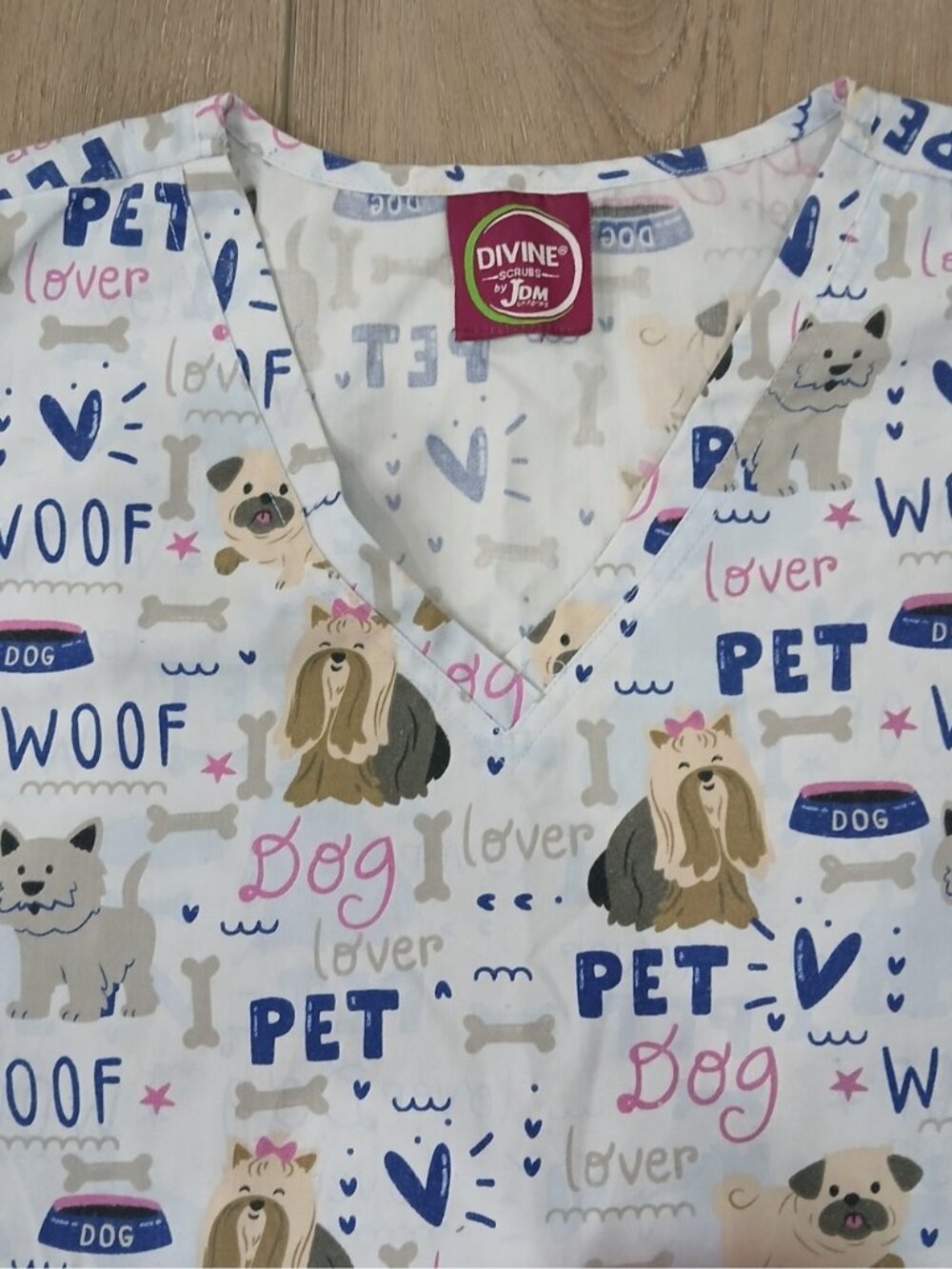 JDM Dog Print Scrub Top Medium Pet Lover V-Neck Nursing Vet Cute Woof Uniform - Picture 4 of 12